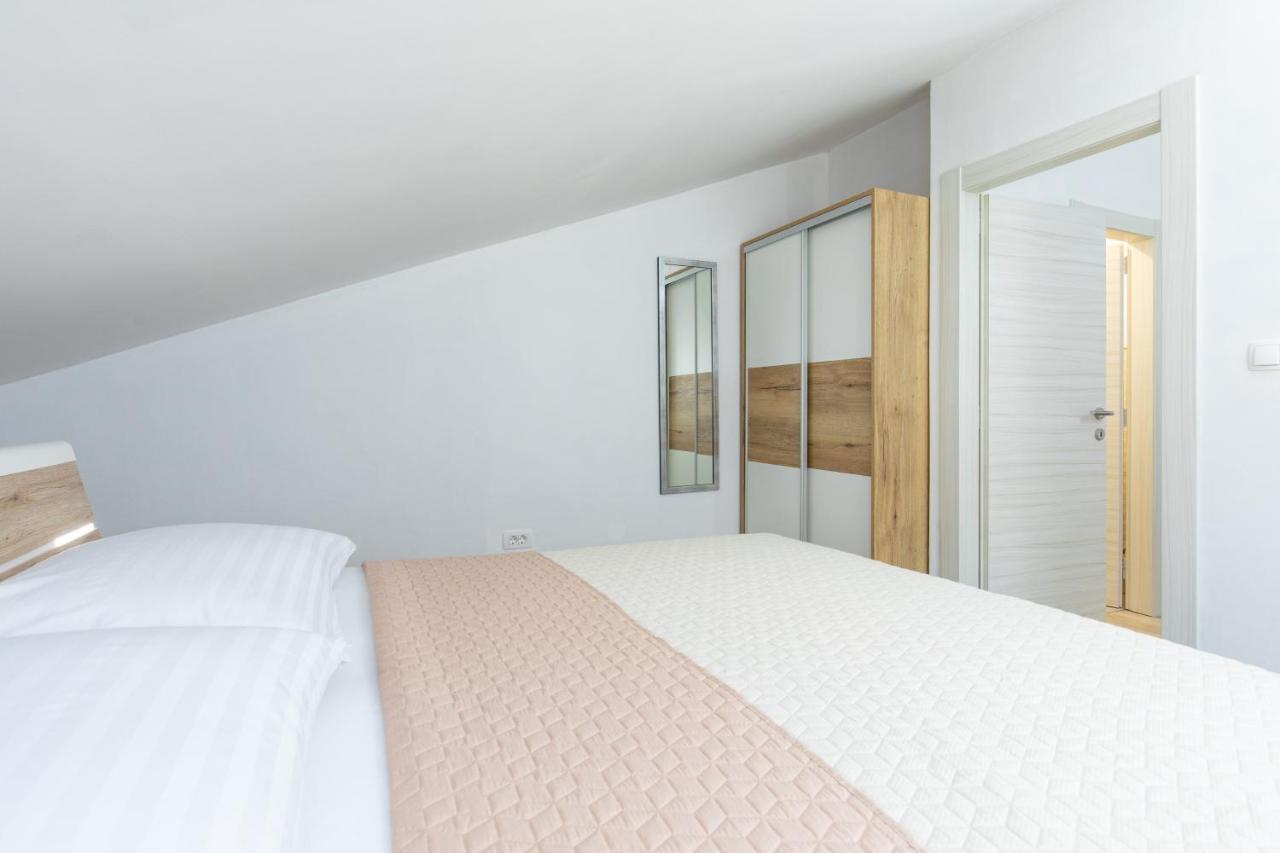 Apartments Augustinovic Baska  Exterior photo