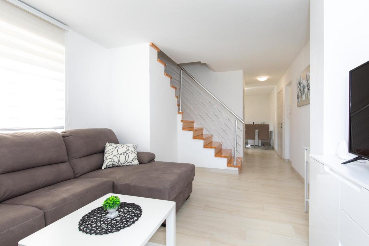 Apartments Augustinovic Baska  Exterior photo